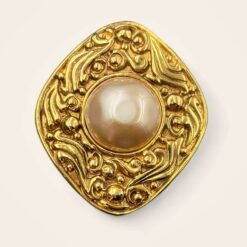 vintage chanel brooch faux pearl pic 1 broche chanel vintage perle fantaisie img 1
